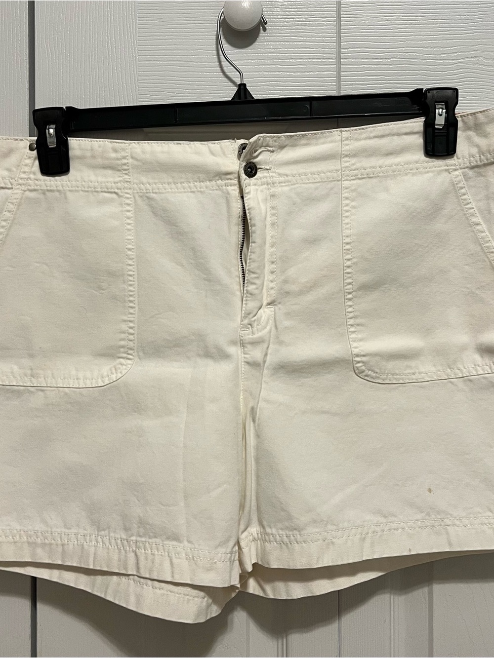 Tommy Hilfiger Off-White High-Waist Utility Shorts